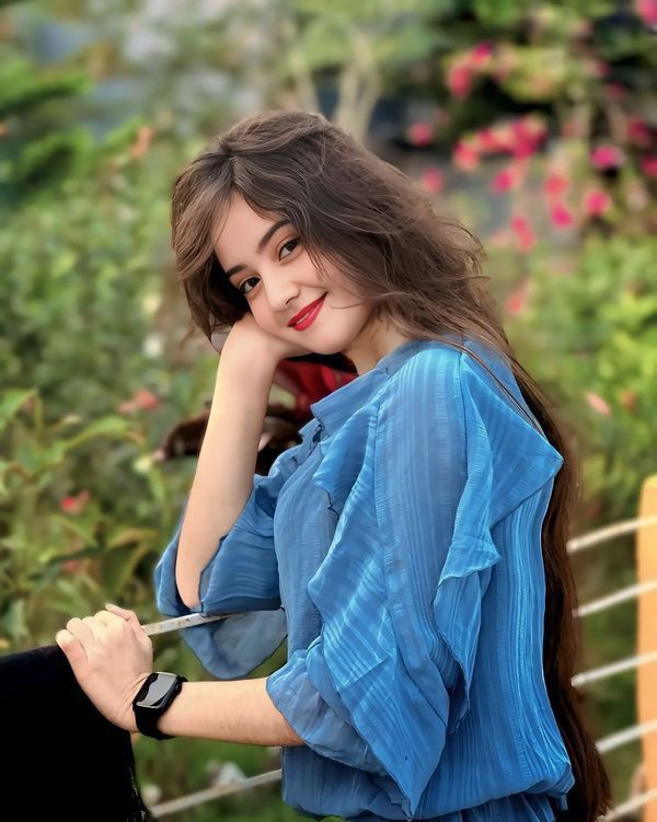 Real Girl Pic DP for WhatsApp & Beautiful Real Girls DP Images