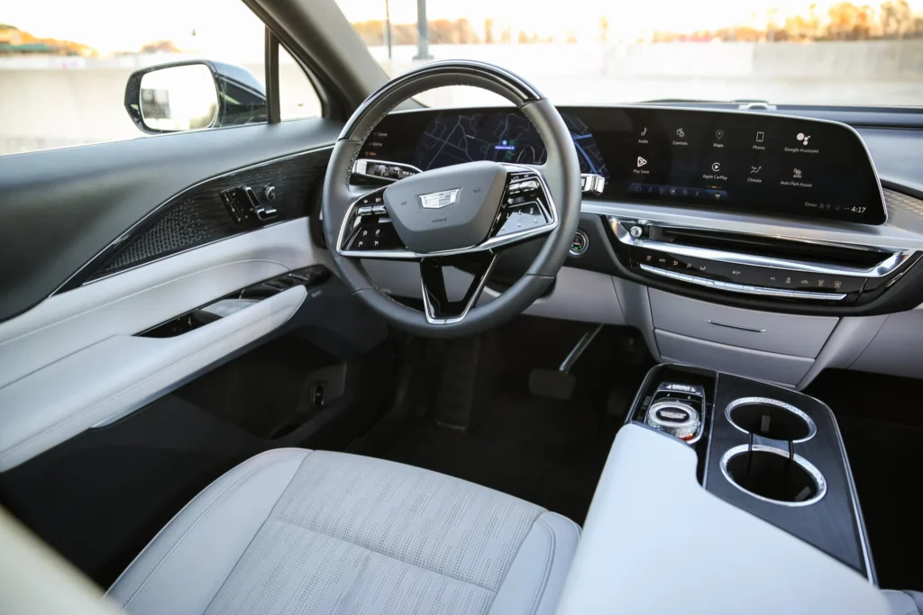 cadillac lyriq interior dashboard.jpg