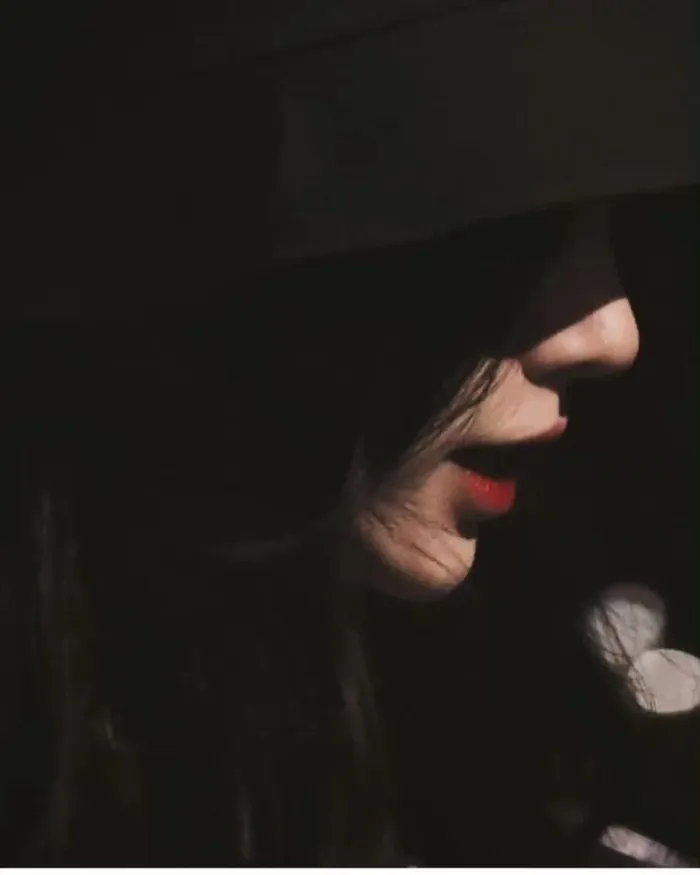 attitude girl dp black and white 1