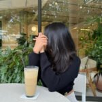 Stylish & Cute Girls DP Images for Instagram Hidden Face Edition 5 stylish hidden face girl dp 1