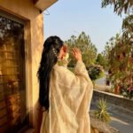 Stylish & Cute Girls DP Images for Instagram Hidden Face Edition 11 hidden-face-dp-for-girls