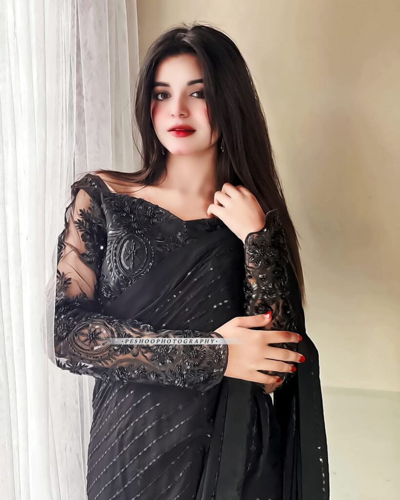 Real Girl Pic DP for WhatsApp & Beautiful Real Girls DP Images 12 Beautiful Real Girls DP 6