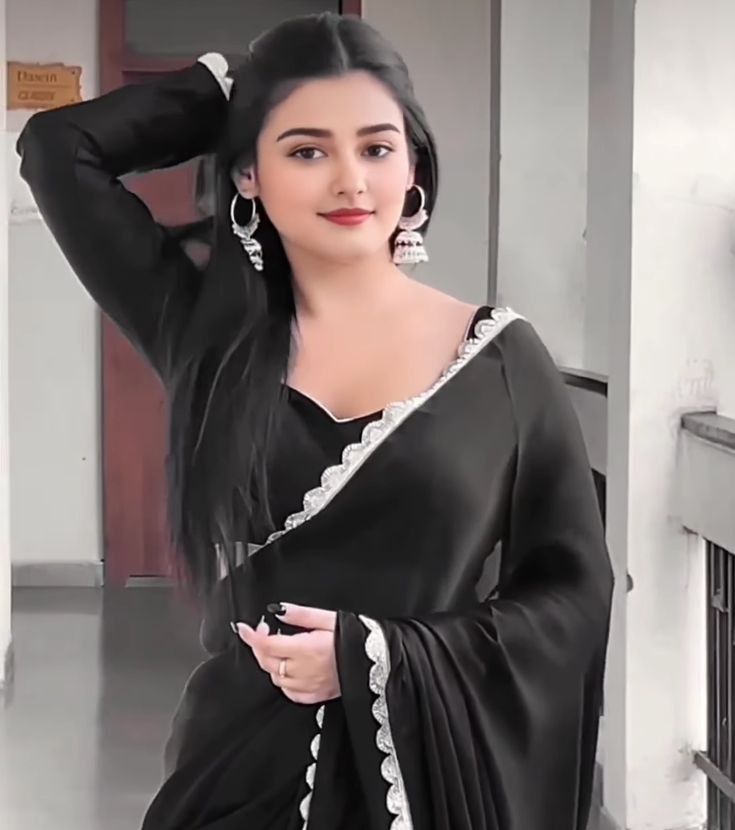 Real Girl Pic DP for WhatsApp & Beautiful Real Girls DP Images 13 Beautiful Real Girls DP 7