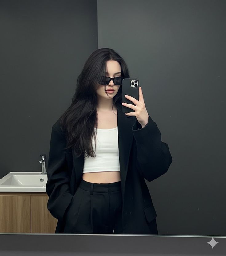 Mirror Selfie for Men Best Stylish DP Pose Ideas 2026 11 Black Outfit Mirror Selfie DP