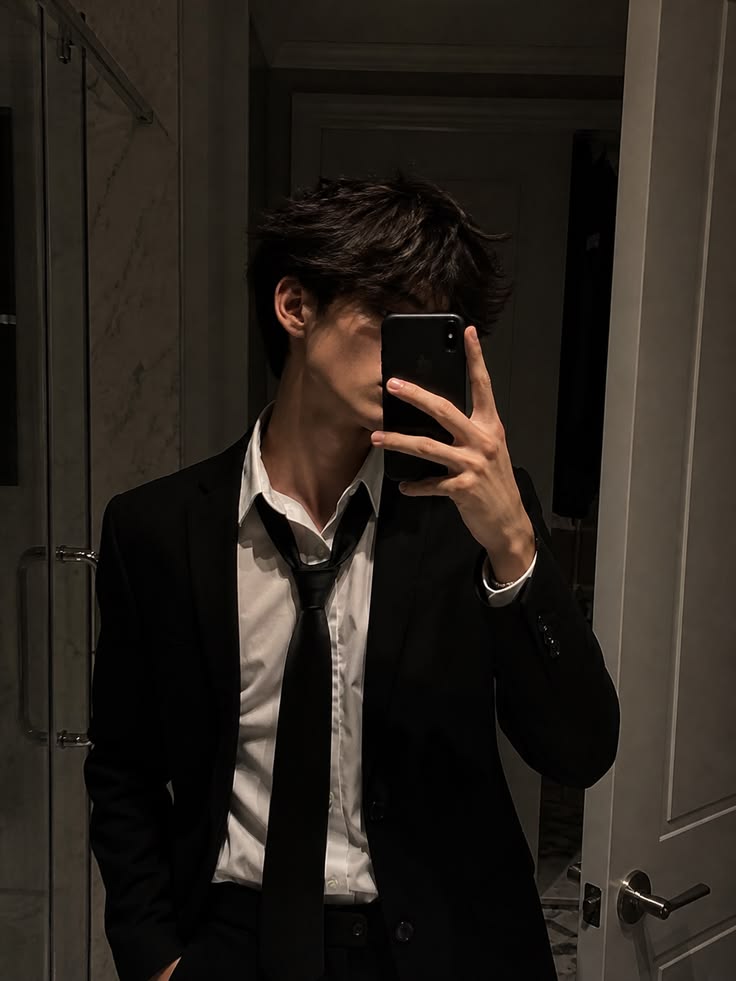Mirror Selfie for Men Best Stylish DP Pose Ideas 2026 5 Mirror Selfie DP for Boys